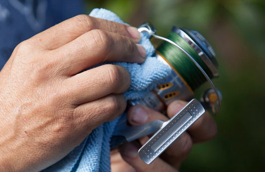 Cómo realizar el mantenimiento de tus carretes de pesca y prolongar su vida útil